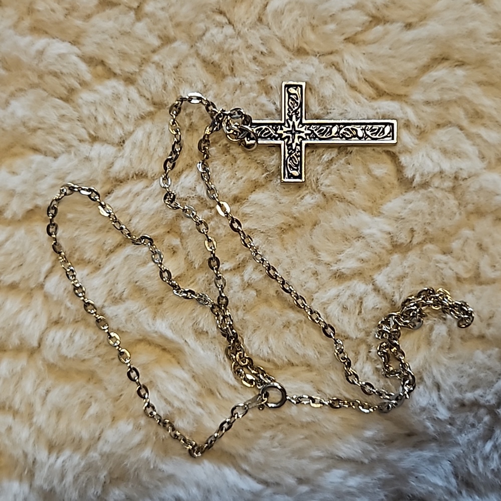 #0121 Vintage Cross Necklace Pendant Silver Tone Flower Fruit Leaves Vine